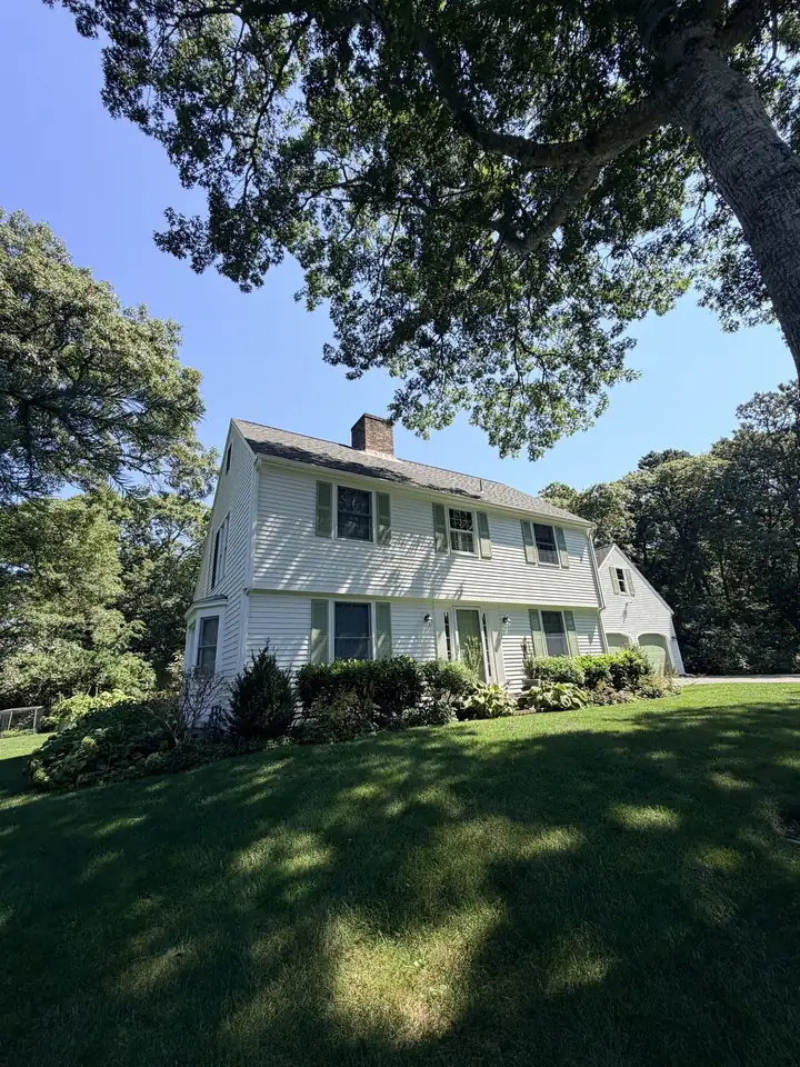 Colonial style home, exterior painted by Hyannis Painting